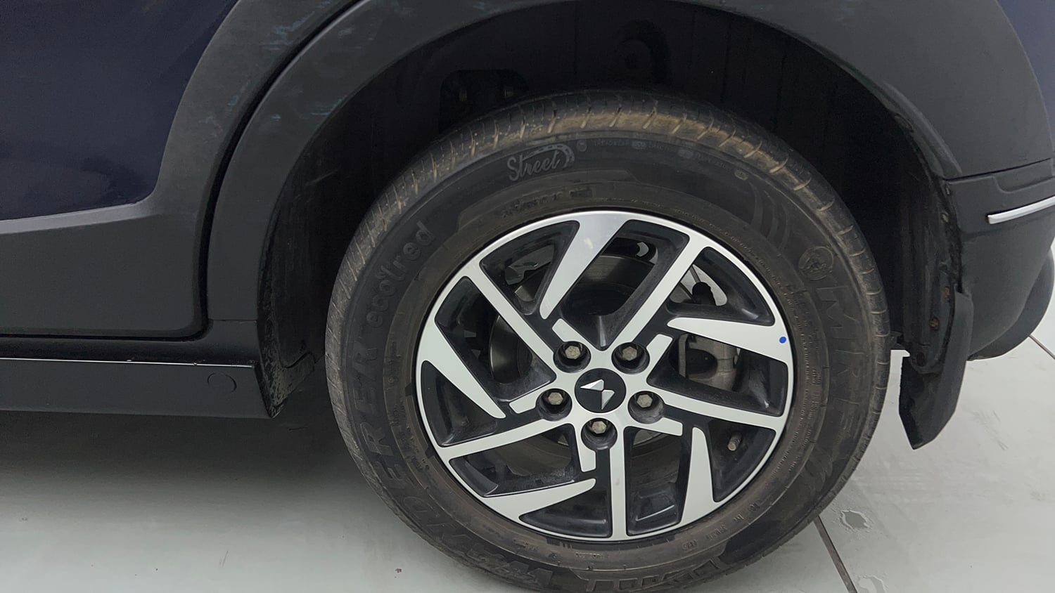 Used 2025 Mahindra XUV 3XO AX5 1.2 Petrol Petrol Manual tyres LEFT REAR TYRE RIM VIEW