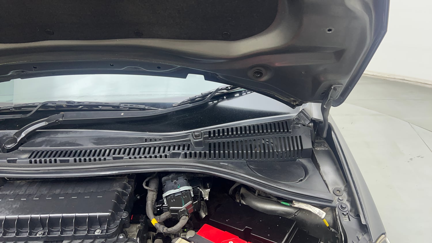 Used 2020 Tata Tiago XZA Plus Petrol Automatic engine ENGINE LEFT SIDE HINGE & APRON VIEW