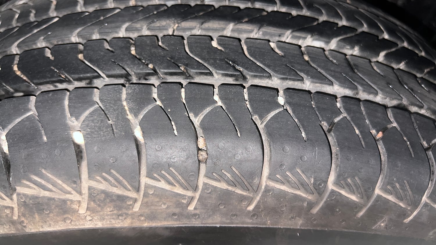 Used 2025 Maruti Suzuki Grand Vitara Delta Smart Hybrid Petrol Manual tyres LEFT REAR TYRE TREAD VIEW