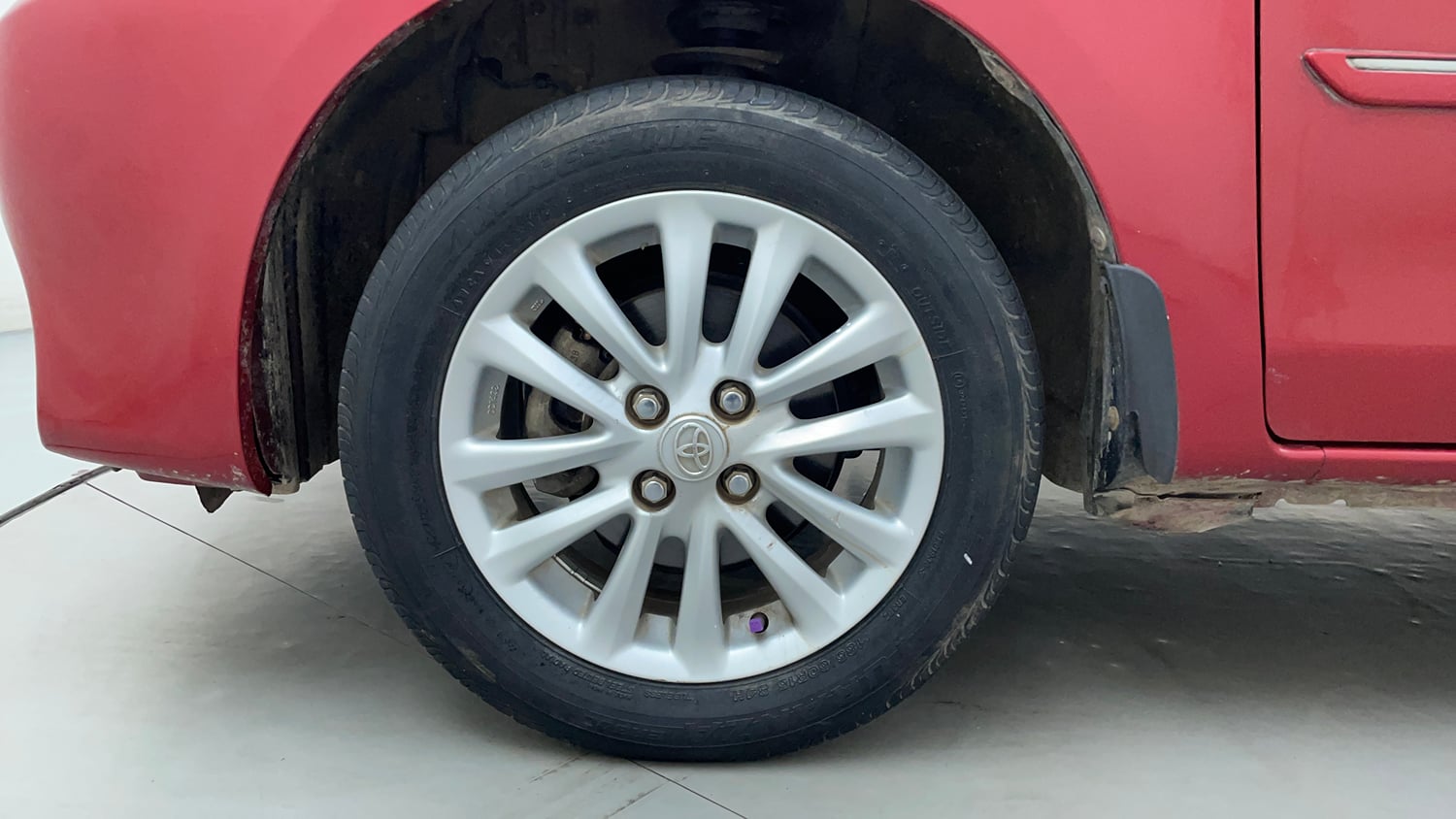 Used 2013 Toyota Etios V Petrol Manual tyres LEFT FRONT TYRE RIM VIEW