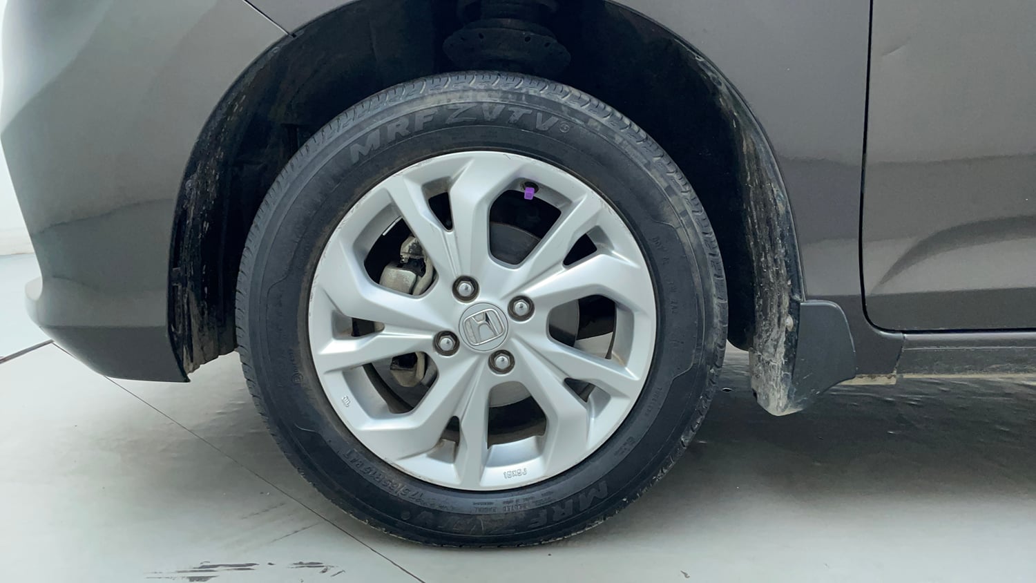 Used 2020 Honda Amaze 1.2 V MT Petrol Petrol Manual tyres LEFT FRONT TYRE RIM VIEW