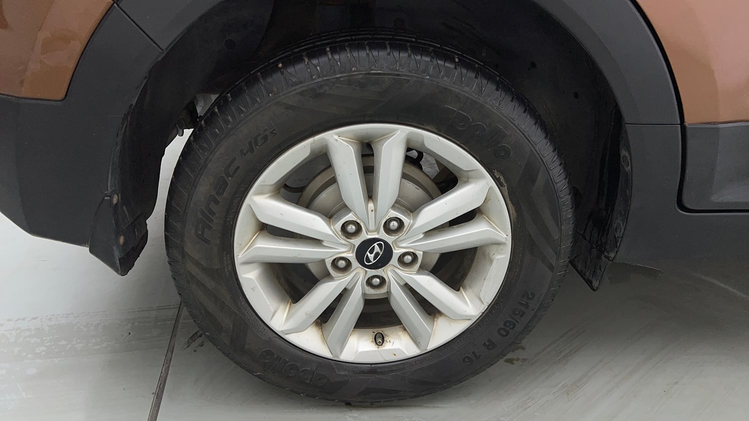 Used 2017 Hyundai Creta SX Plus 1.6  Petrol Petrol Manual tyres RIGHT REAR TYRE RIM VIEW