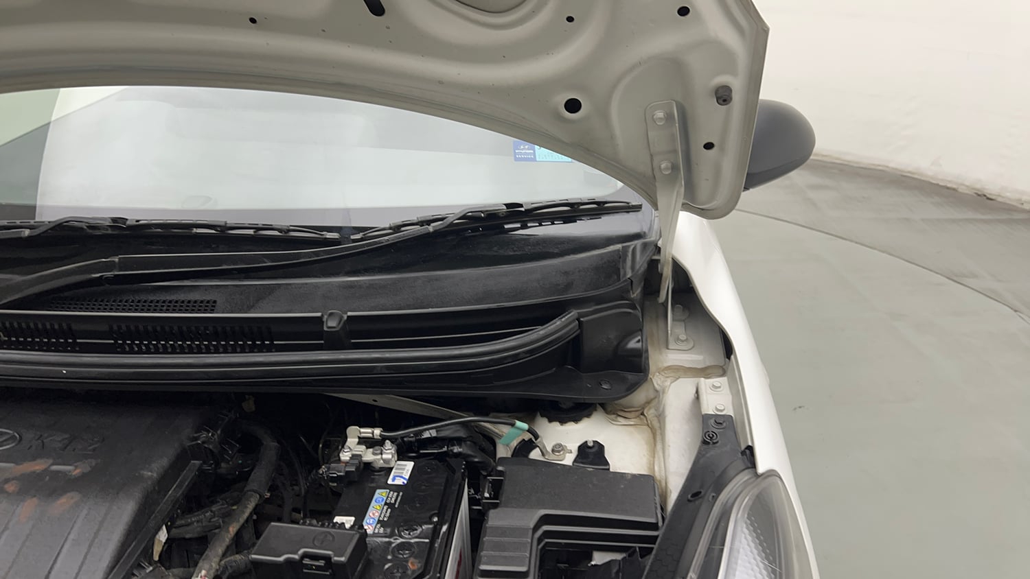 Used 2025 Hyundai Grand i10 Nios Era 1.2 Kappa Petrol Manual engine ENGINE LEFT SIDE HINGE & APRON VIEW