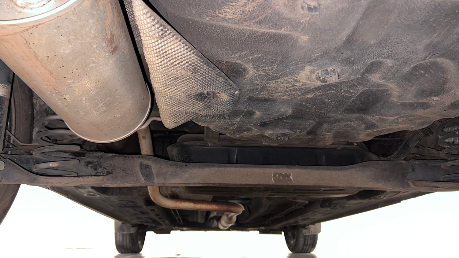 Used 2022 Nissan Magnite XV Turbo CVT Dual Tone Petrol Automatic extra REAR UNDERBODY VIEW (TAKEN FROM REAR)