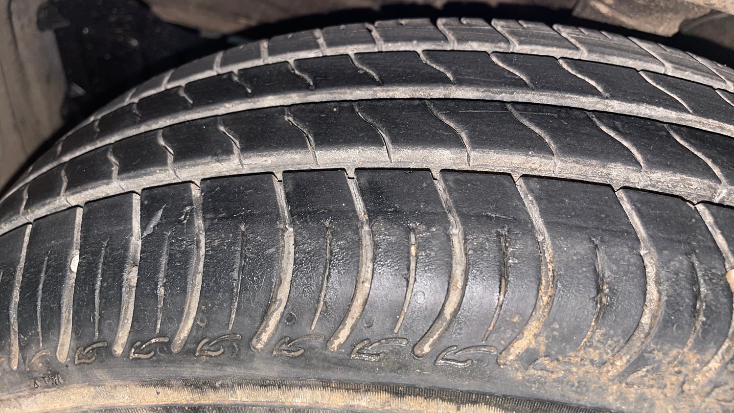 Used 2022 Maruti Suzuki S-Presso VXi (O) AMT Petrol Automatic tyres LEFT FRONT TYRE TREAD VIEW