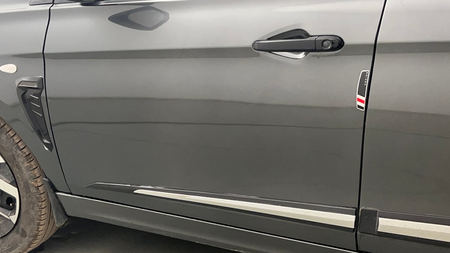 Used 2025 Tata Tiago XM Petrol Manual dents MINOR SCRATCH