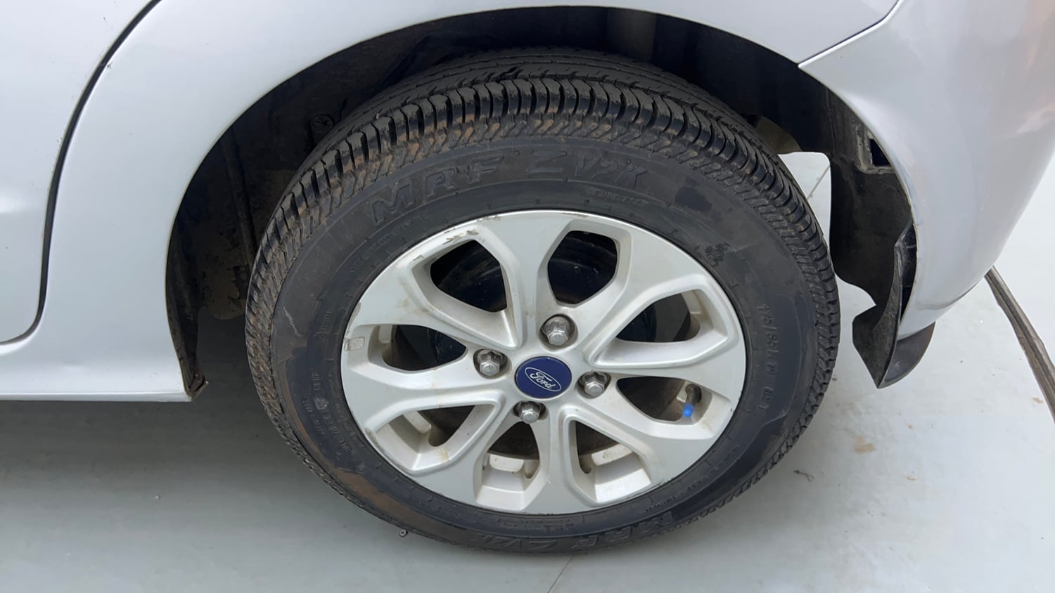 Used 2017 Ford Figo Titanium 1.2 Ti-VCT Petrol Manual tyres LEFT REAR TYRE RIM VIEW