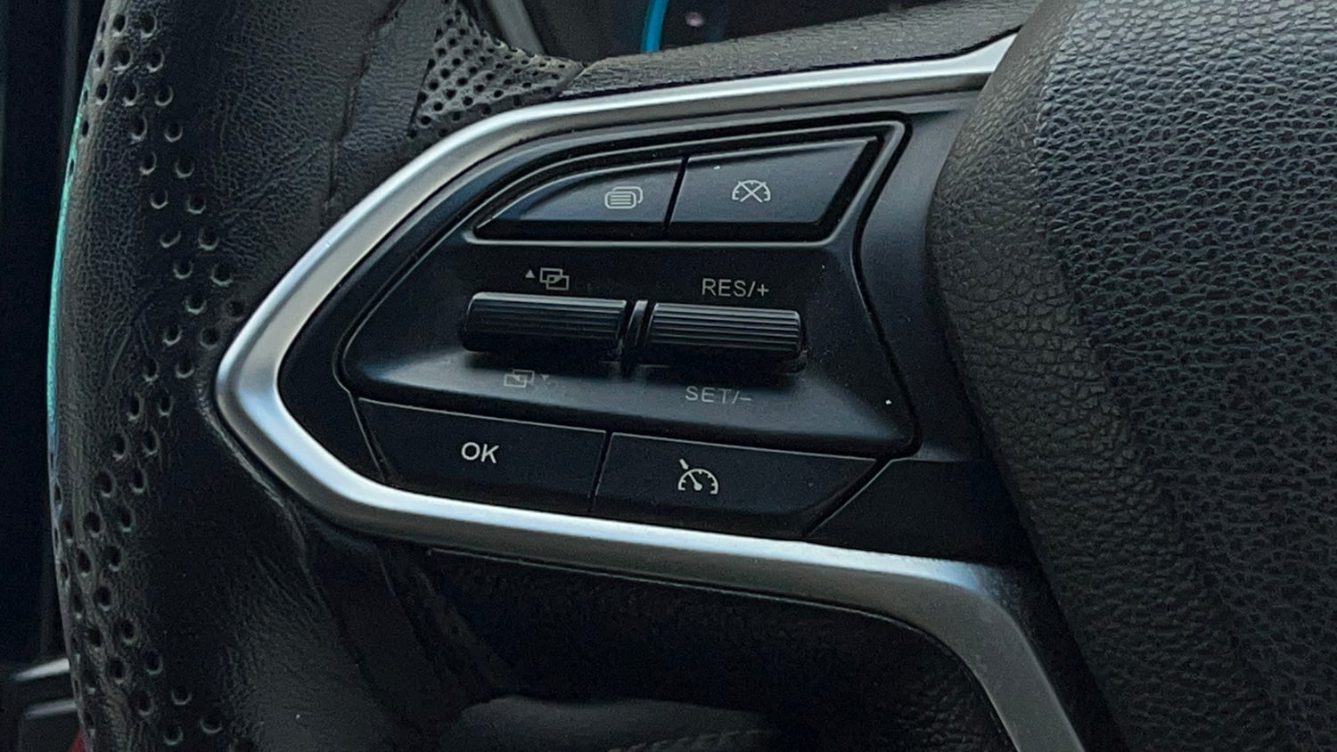 Used 2020 MG Motors Hector Sharp 1.5 DCT Petrol Petrol Automatic top_features Cruise control