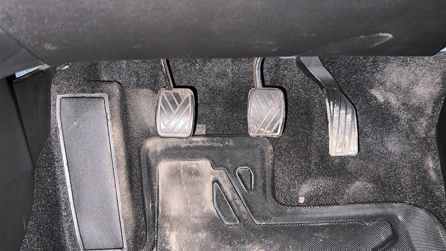 Used 2025 Maruti Suzuki Grand Vitara Delta Smart Hybrid Petrol Manual interior PEDALS VIEW