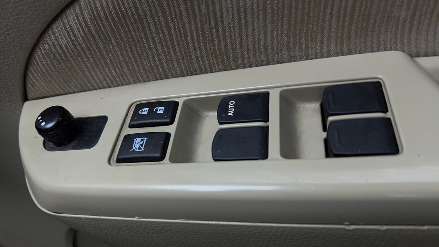 Used 2013 Maruti Suzuki Ertiga Vxi Petrol Manual top_features Power windows