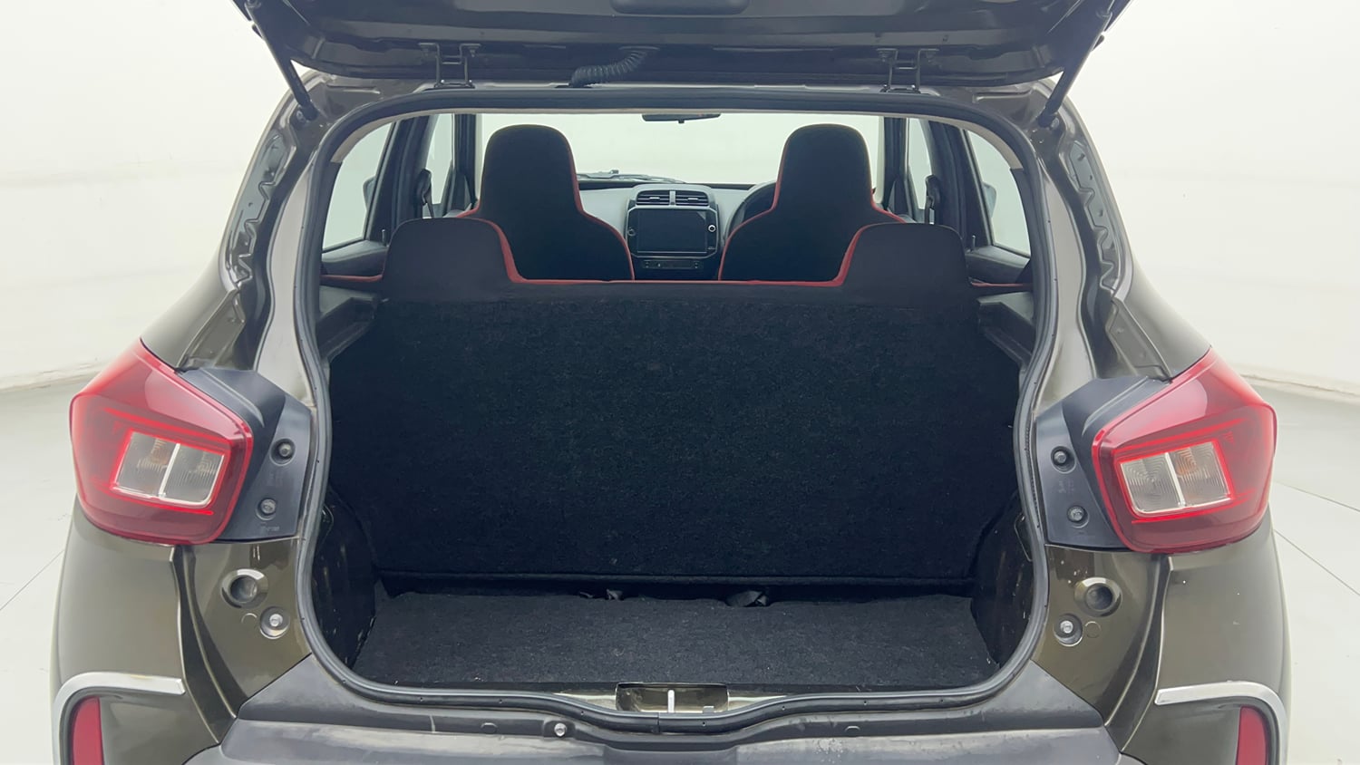 Used 2023 Renault Kwid RXT 1.0 Petrol Manual interior DICKY INSIDE VIEW