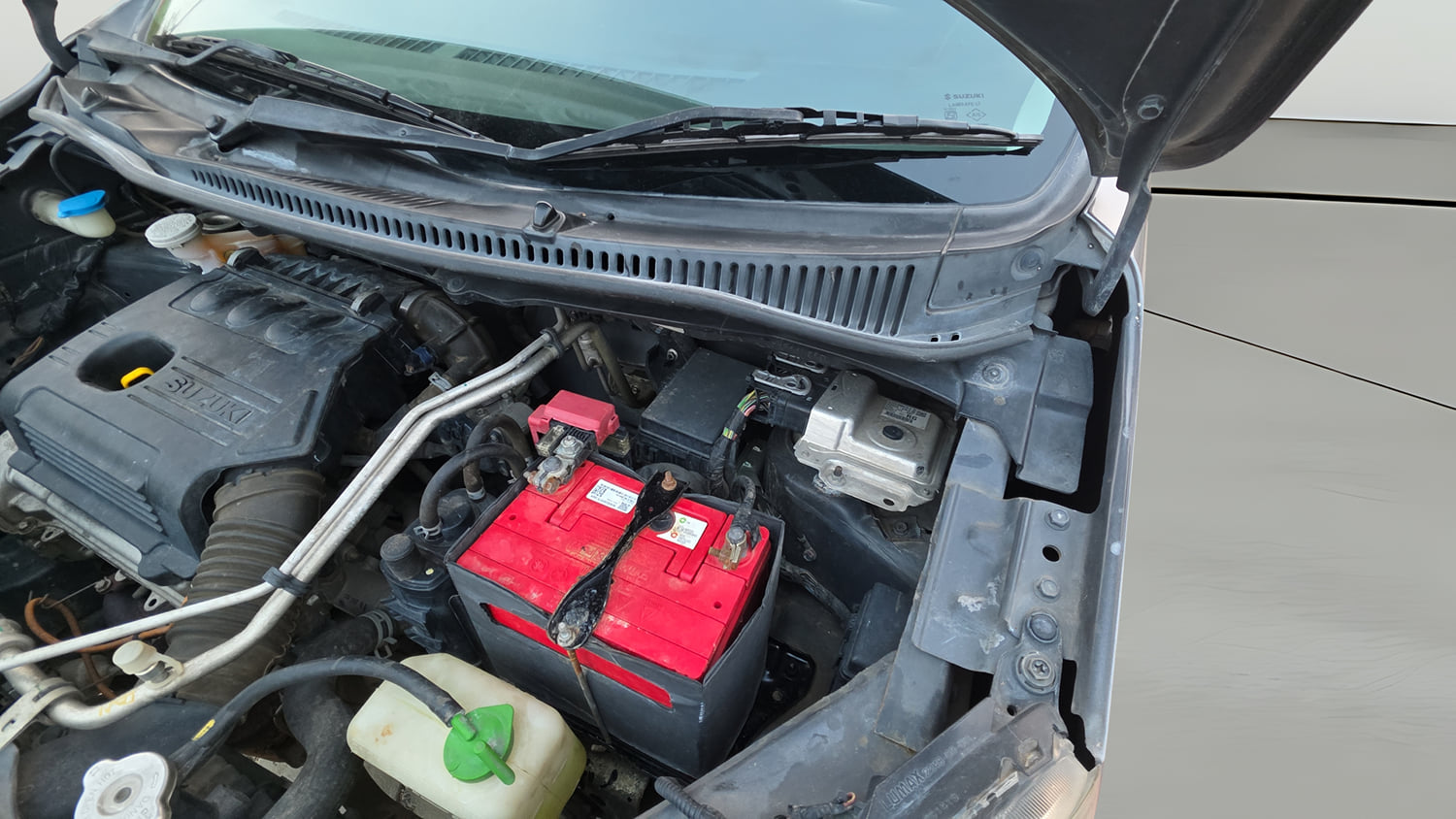 Used 2017 Maruti Suzuki Wagon R 1.0 VXI AMT Petrol Automatic engine ENGINE LEFT SIDE HINGE & APRON VIEW