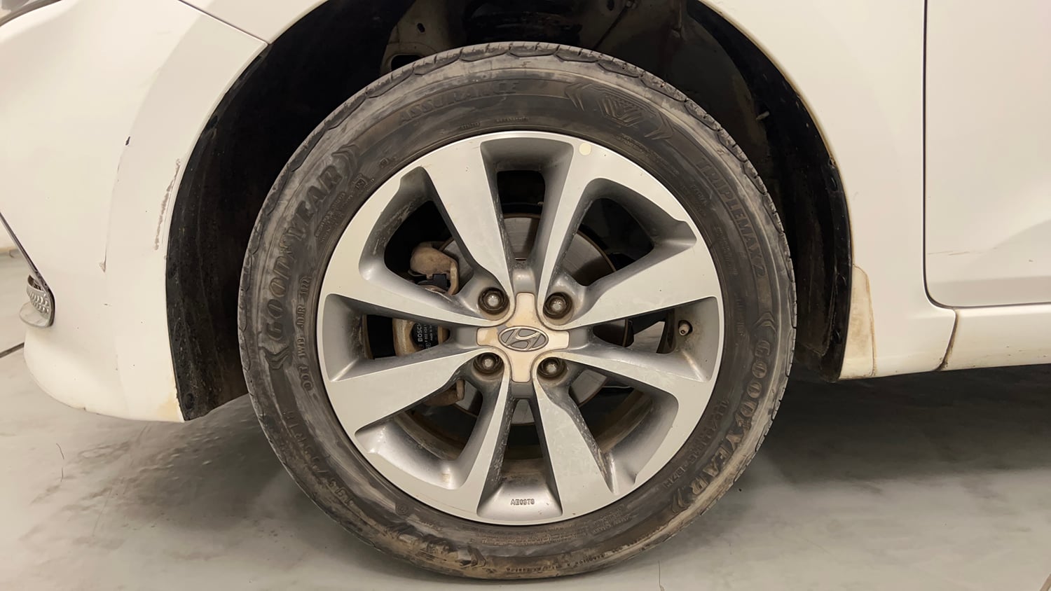 Used 2017 Hyundai Elite i20 Asta 1.2 Dual Tone Petrol Manual tyres LEFT FRONT TYRE RIM VIEW