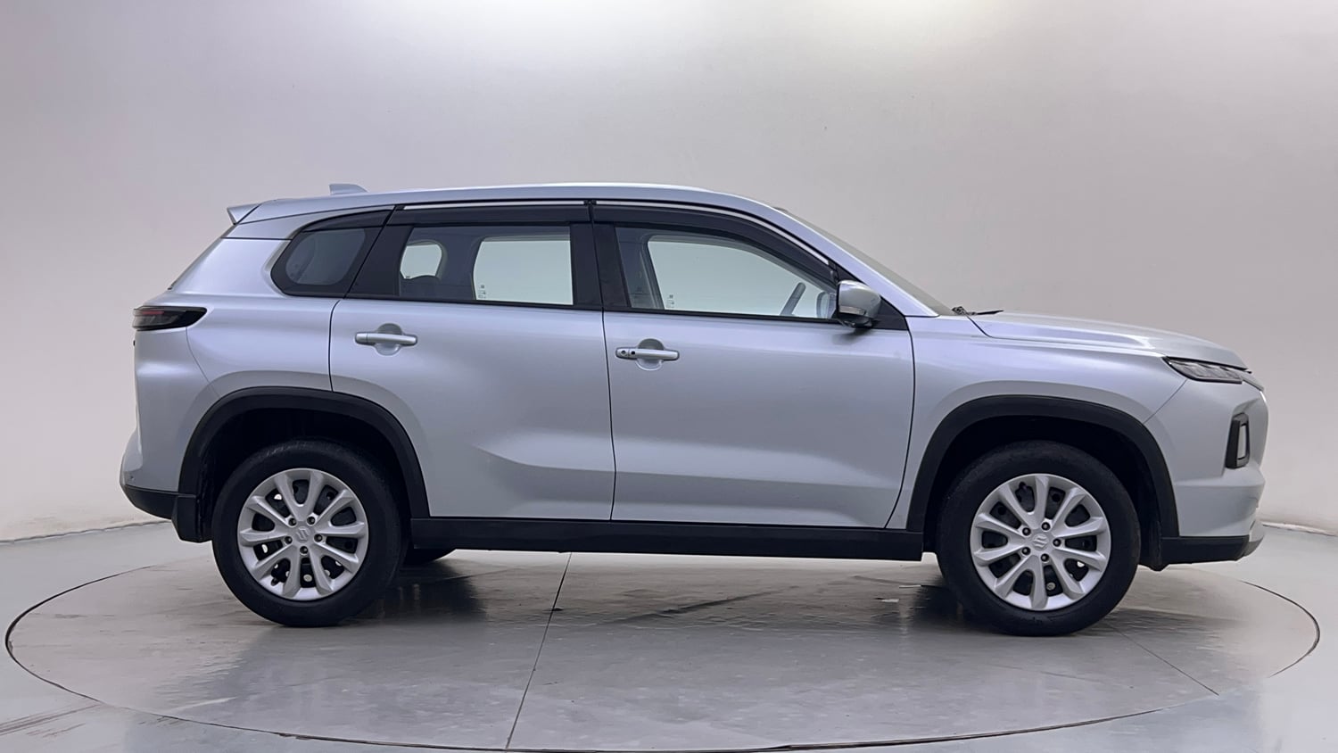 Used 2025 Maruti Suzuki Grand Vitara Delta Smart Hybrid Petrol Manual exterior RIGHT SIDE VIEW