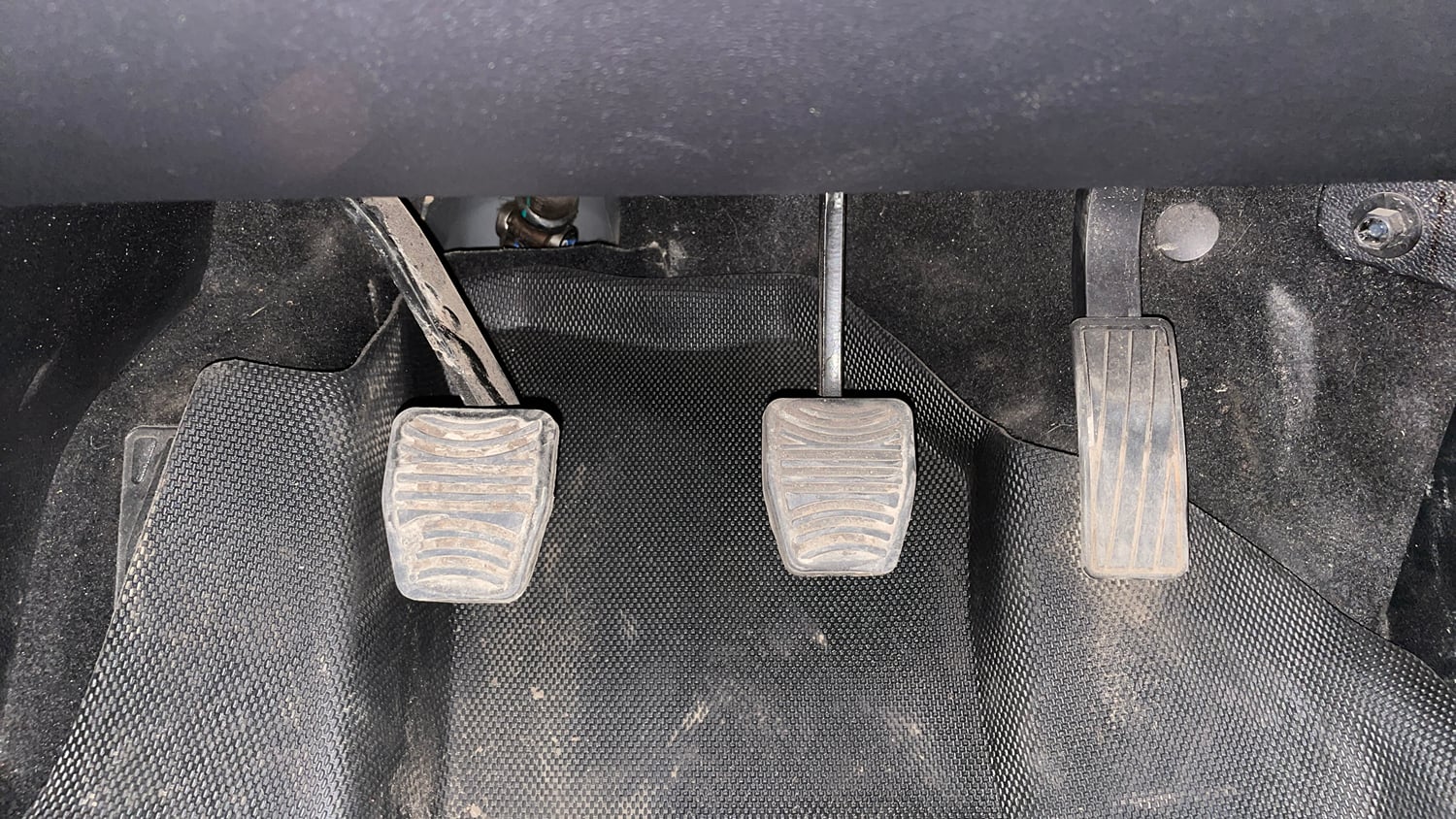 Used 2022 Mahindra XUV700 AX 3 Petrol MT 5 STR Petrol Manual interior PEDALS VIEW