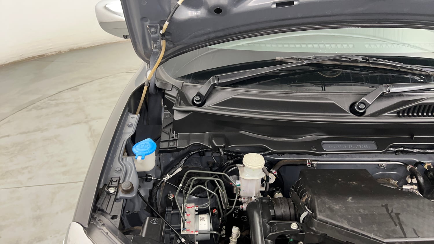 Used 2024 Maruti Suzuki S-Presso Vxi Plus Petrol Manual engine ENGINE RIGHT SIDE HINGE & APRON VIEW