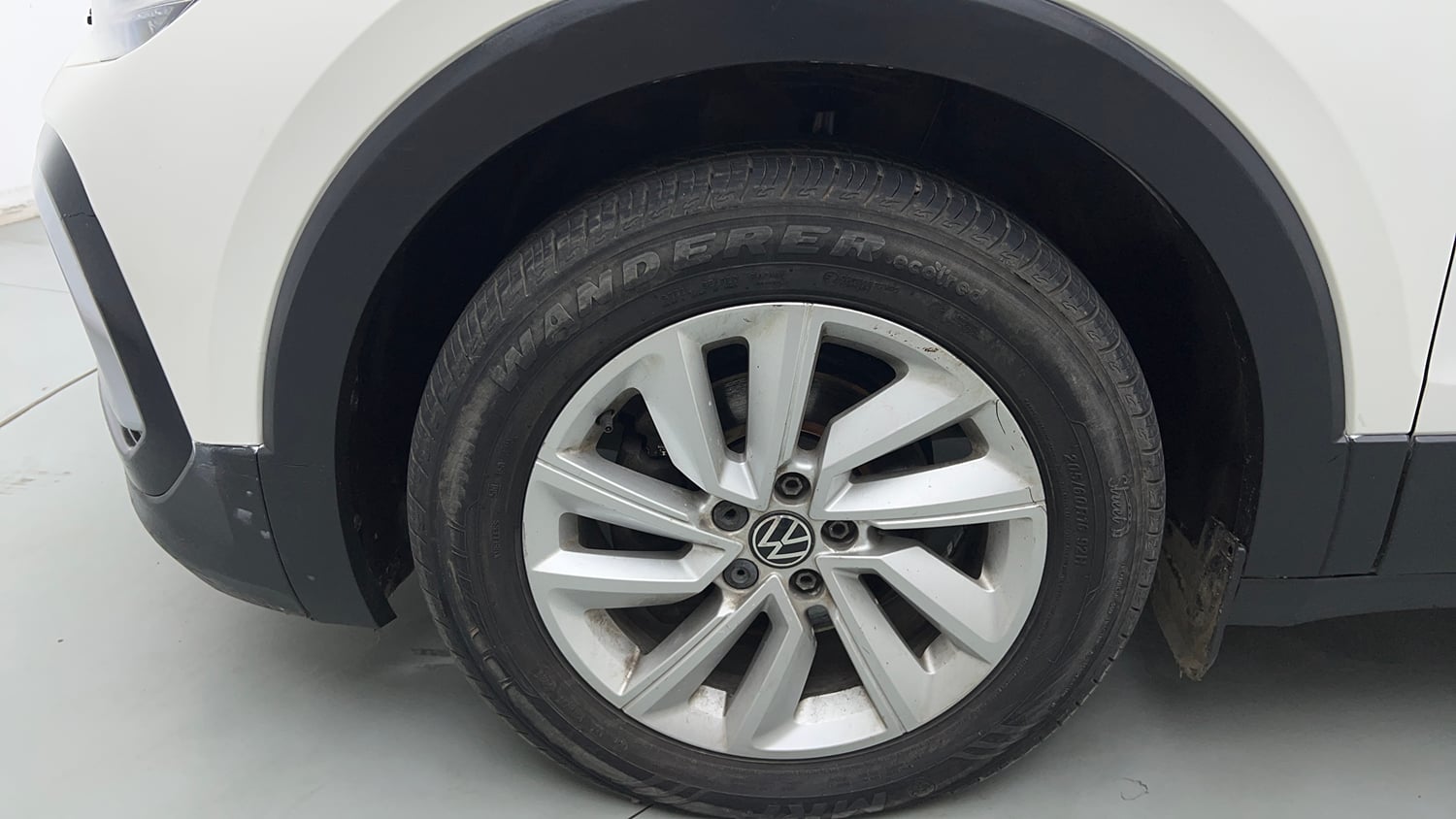 Used 2022 Volkswagen Taigun Highline 1.0 TSI AT Petrol Automatic tyres LEFT FRONT TYRE RIM VIEW