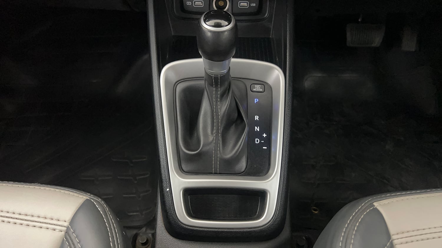 Used 2021 Hyundai Venue SX Plus 1.0 Turbo DCT Petrol Automatic interior GEAR  KNOB VIEW