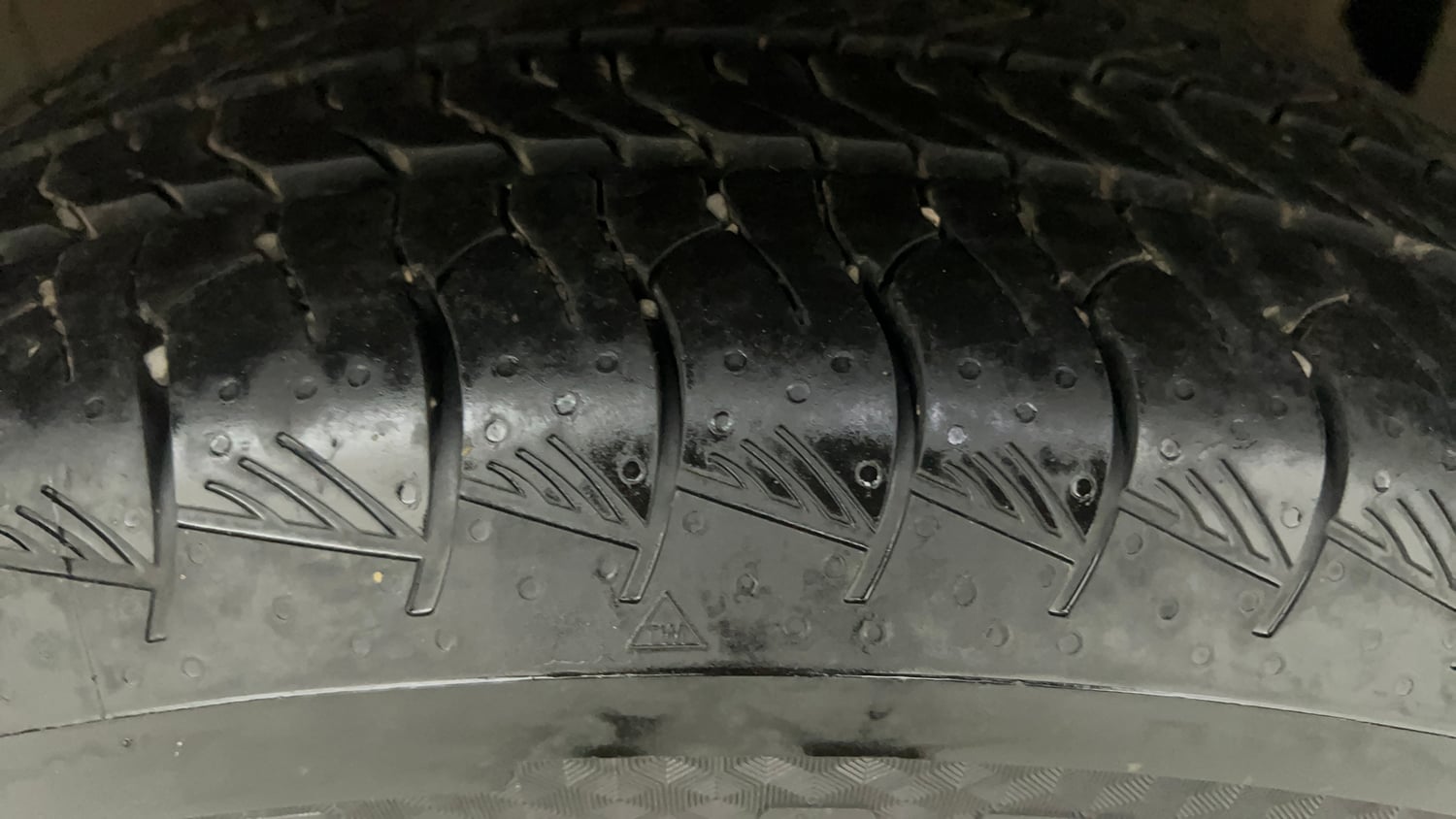 Used 2019 Mahindra XUV 300 1.2 W8 (O) Petrol Manual tyres RIGHT REAR TYRE TREAD VIEW