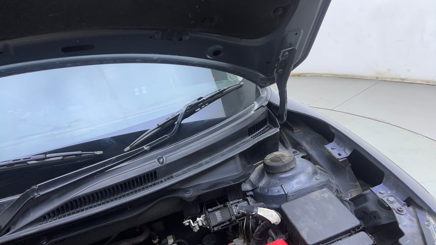 Used 2019 Maruti Suzuki Swift ZXi Plus AMT Petrol Automatic engine ENGINE LEFT SIDE HINGE & APRON VIEW