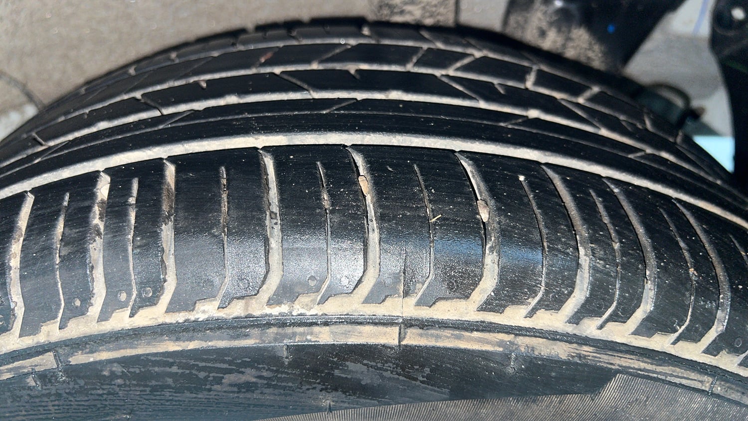 Used 2024 Hyundai i20 Sportz (O) 1.2 IVT Petrol Automatic tyres LEFT REAR TYRE TREAD VIEW