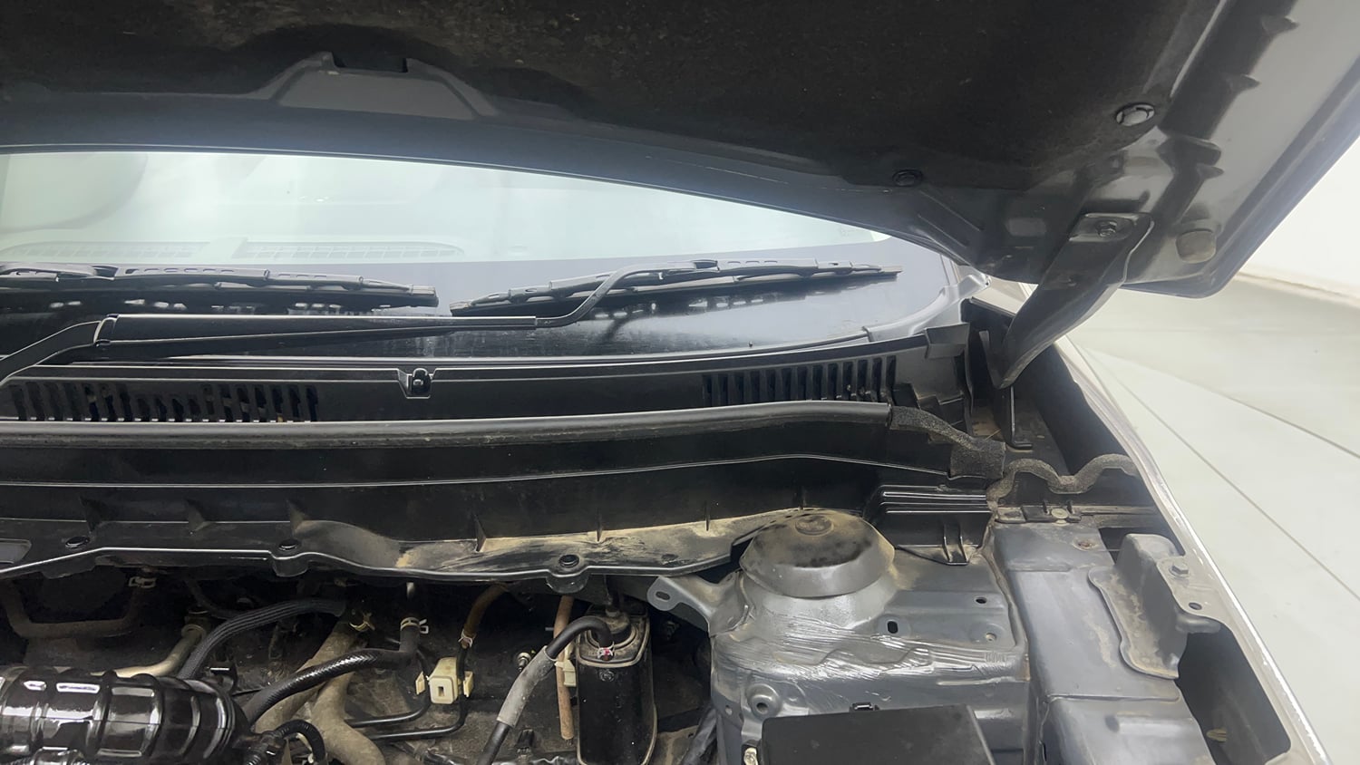 Used 2023 Maruti Suzuki Brezza ZXi Plus AT Petrol Automatic engine ENGINE LEFT SIDE HINGE & APRON VIEW
