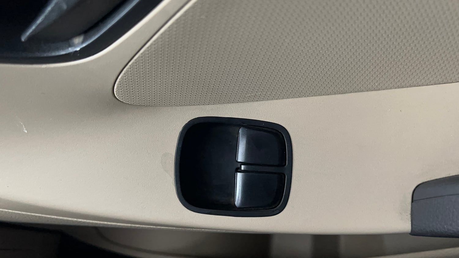 Used 2015 Hyundai Eon Magna O Petrol Manual top_features Power windows
