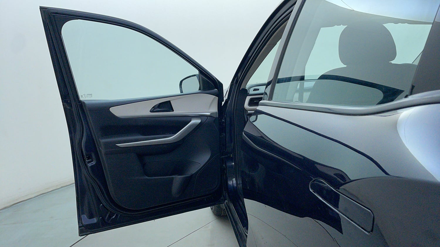 Used 2022 Mahindra XUV700 AX 3 Petrol MT 5 STR Petrol Manual interior LEFT FRONT DOOR OPEN VIEW