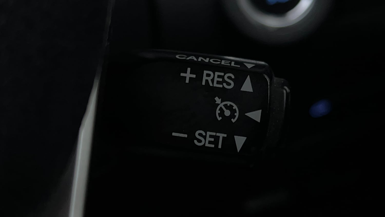 Used 2024 Toyota Fortuner 4X2 AT 2.7 Petrol Petrol Automatic top_features Cruise control