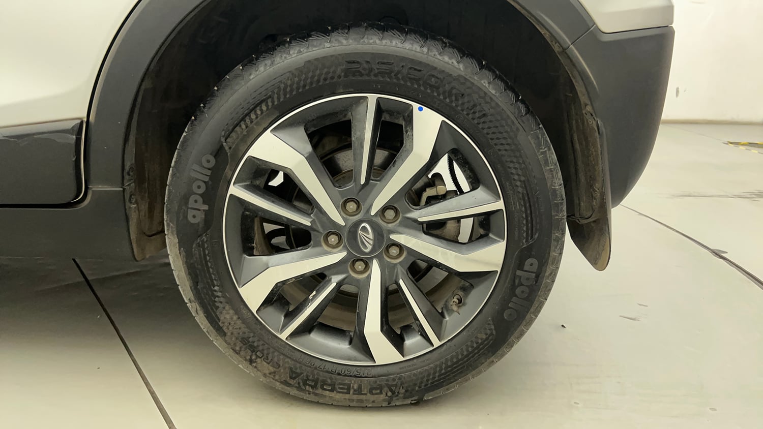 Used 2019 Mahindra XUV 300 1.2 W8 (O) Petrol Manual tyres LEFT REAR TYRE RIM VIEW