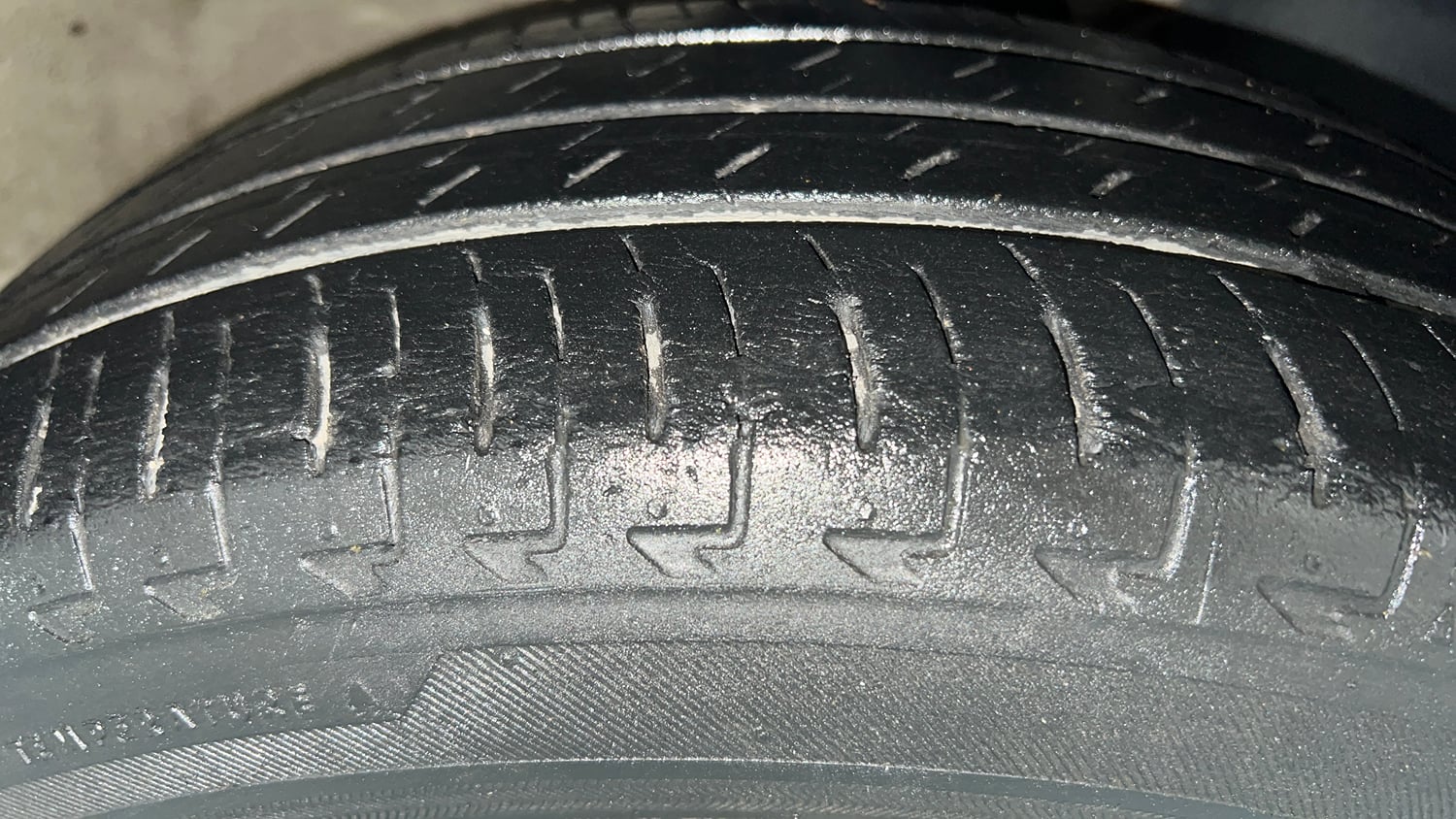 Used 2023 Maruti Suzuki Ignis Zeta 1.2 MT Petrol Manual tyres RIGHT FRONT TYRE TREAD VIEW