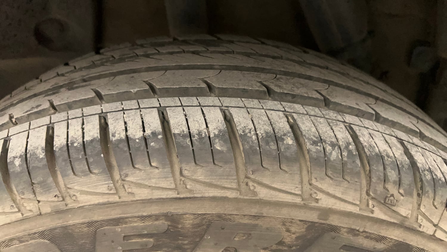 Used 2016 Renault Duster 85 PS RXZ 4X2 MT Diesel Manual tyres RIGHT REAR TYRE TREAD VIEW