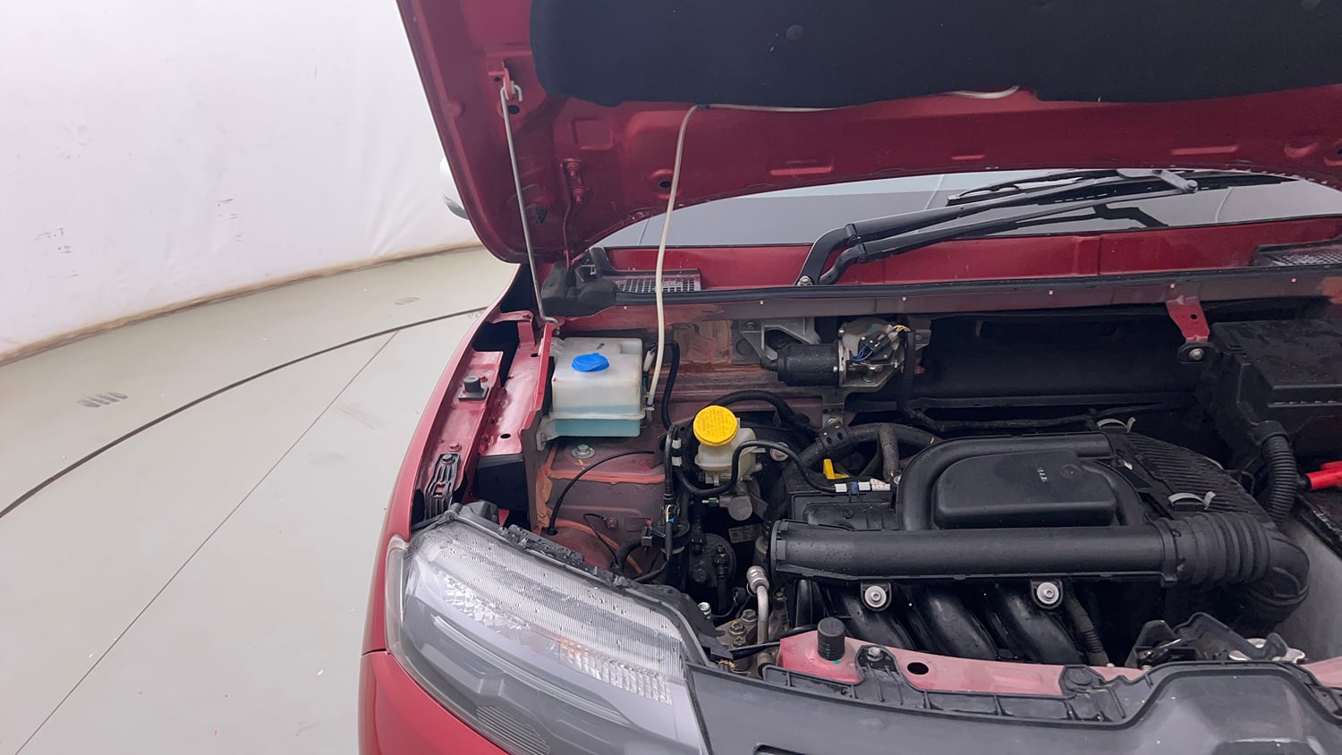 Used 2024 Renault Kwid CLIMBER 1.0 MT Petrol Manual engine ENGINE RIGHT SIDE HINGE & APRON VIEW