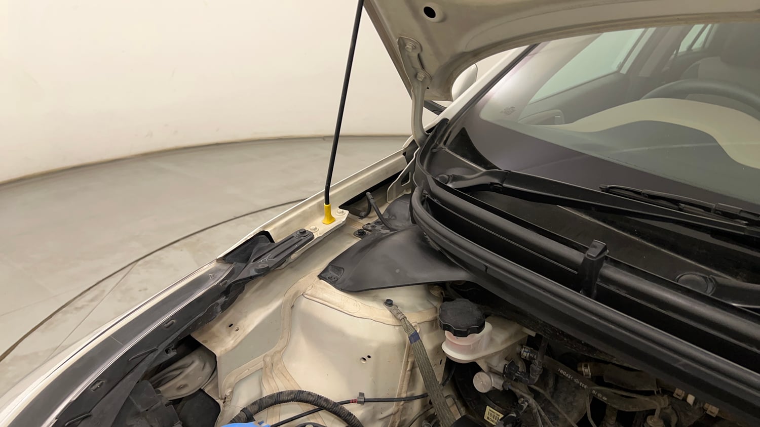 Used 2018 Hyundai Elite i20 Asta 1.2 Petrol Manual engine ENGINE RIGHT SIDE HINGE & APRON VIEW