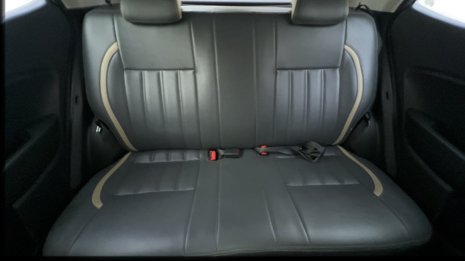 Used 2022 Hyundai Venue SX 1.5 CRDi Diesel Manual interior REAR SEAT CONDITION VIEW