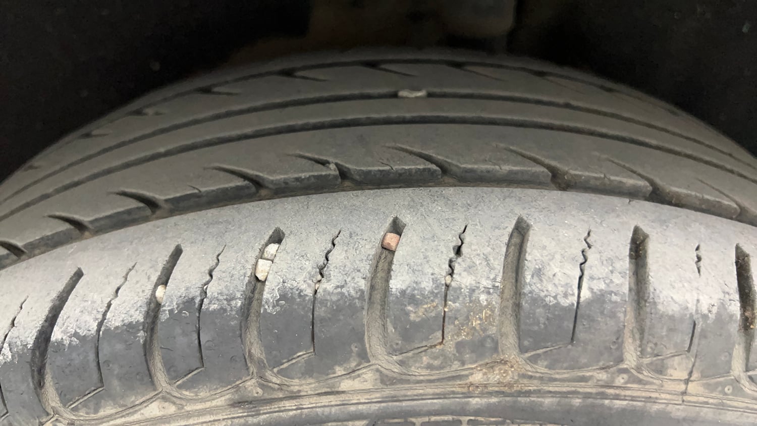 Used 2021 Ford EcoSport Titanium Plus 1.5L Ti-VCT AT Petrol Automatic tyres LEFT REAR TYRE TREAD VIEW