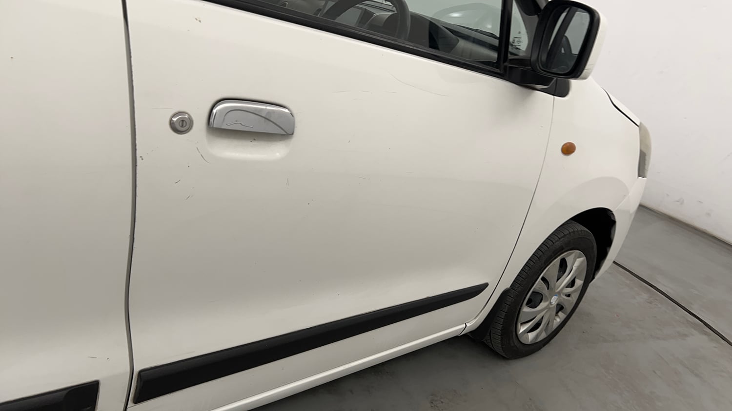 Used 2016 Maruti Suzuki Wagon R 1.0 VXI AMT Petrol Automatic dents MINOR SCRATCH