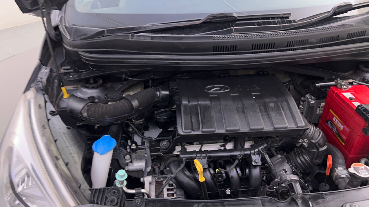 Used 2015 Hyundai Grand i10 Asta AT 1.2 Kappa VTVT Petrol Automatic engine ENGINE RIGHT SIDE HINGE & APRON VIEW