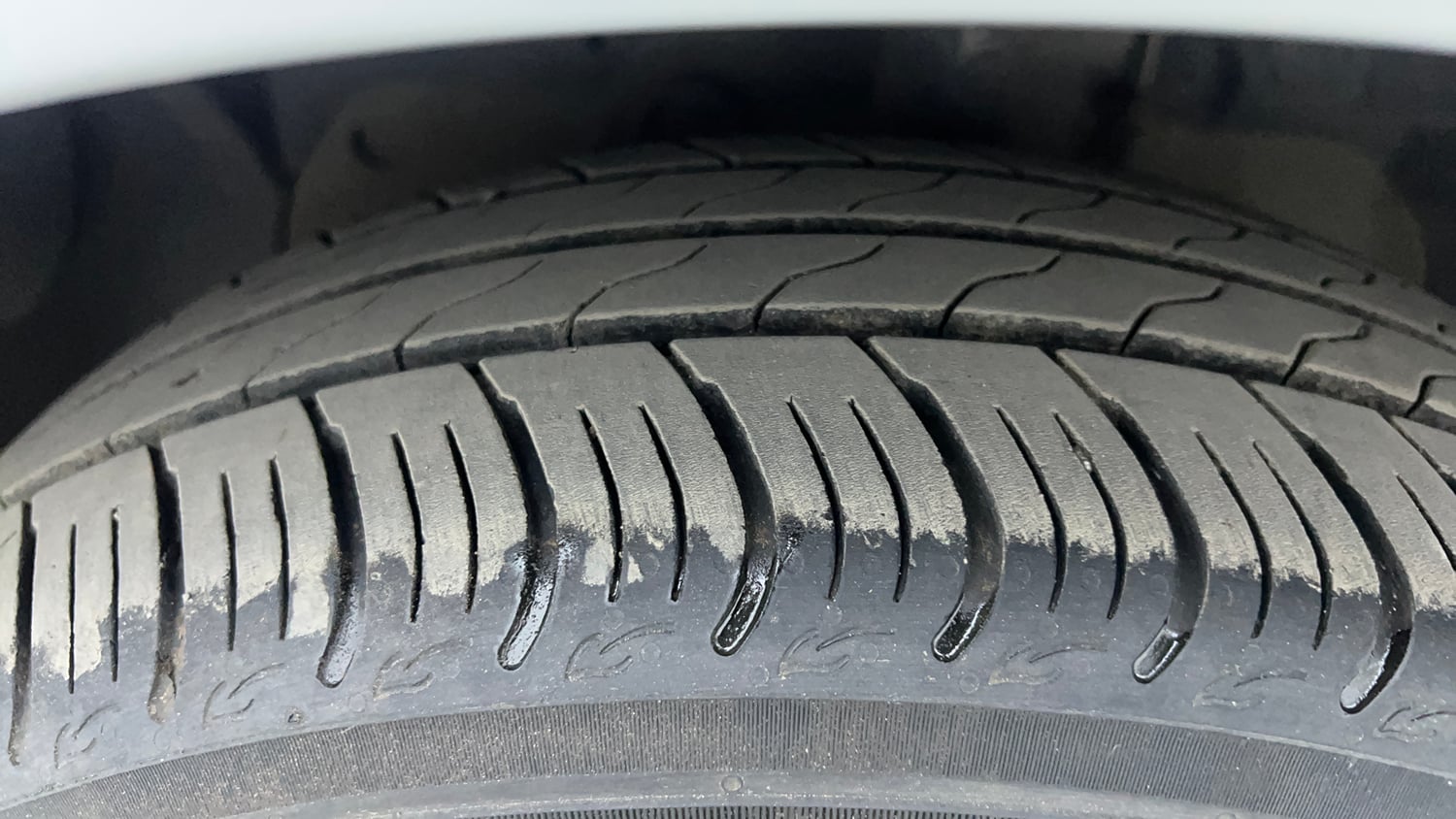 Used 2017 Ford Figo Titanium 1.2 Ti-VCT Petrol Manual tyres LEFT FRONT TYRE TREAD VIEW