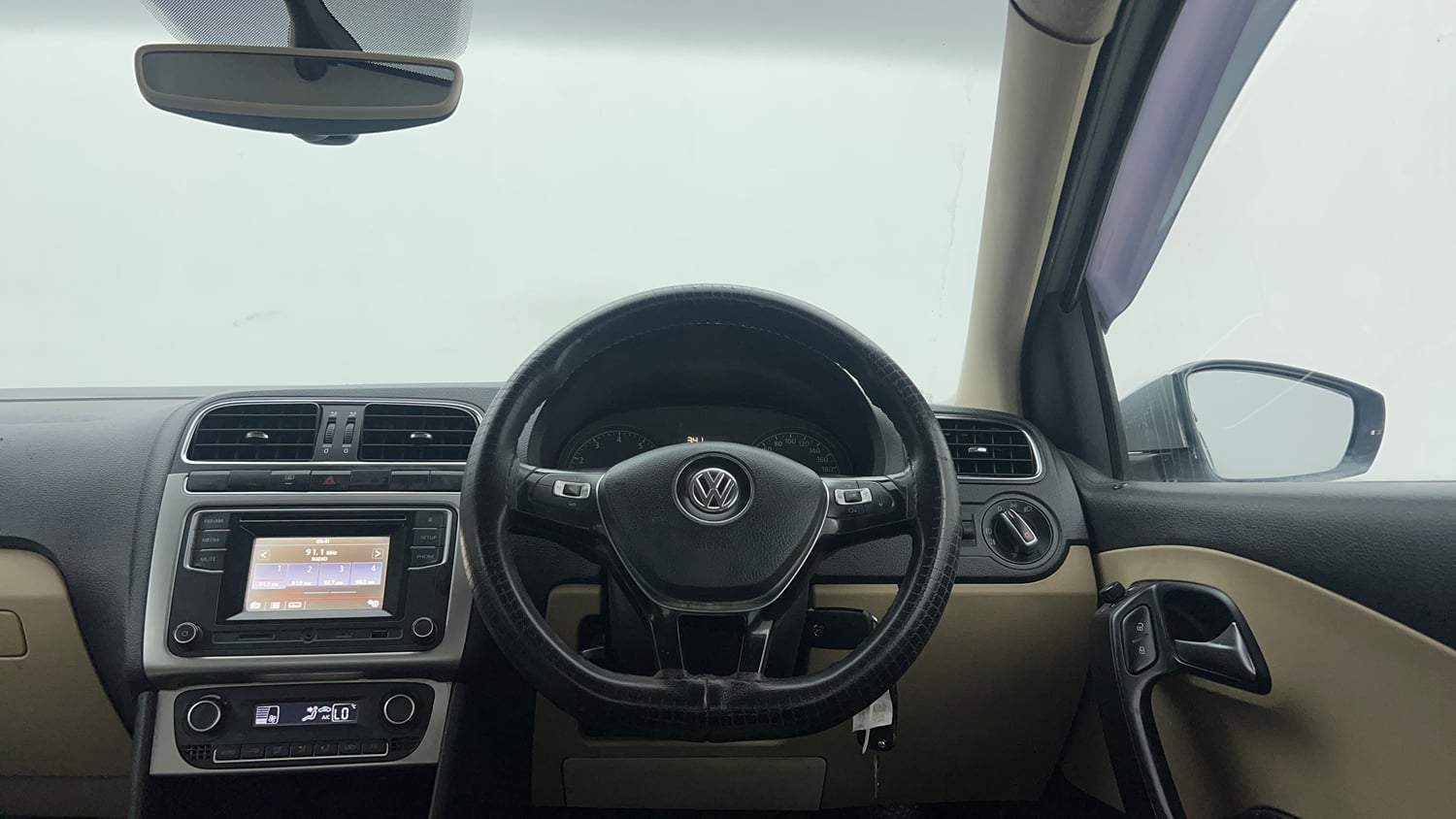 Used 2016 Volkswagen Ameo Highline1.2L (P) Petrol Manual interior STEERING VIEW