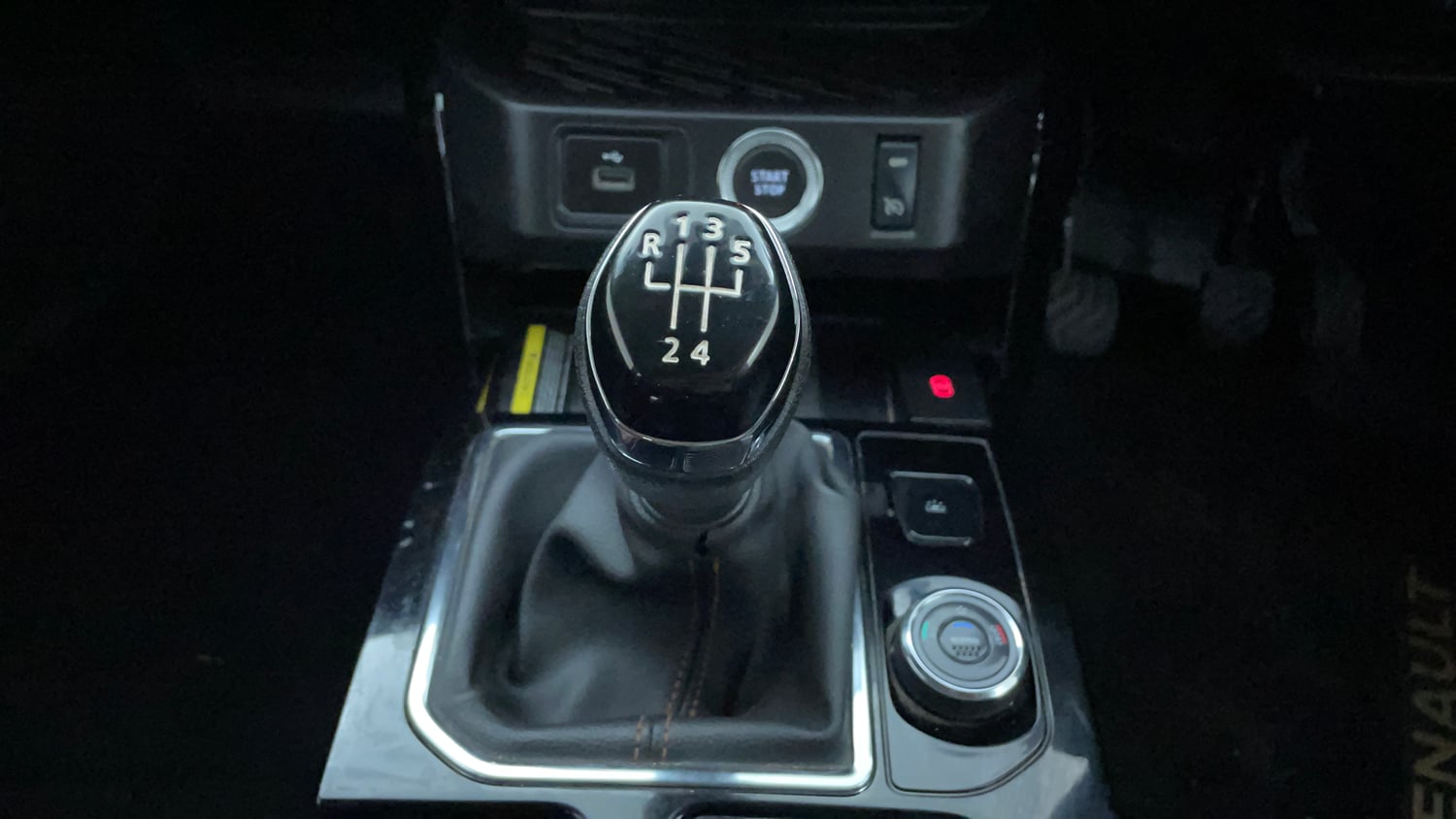 Used 2024 Renault Kiger RXZ MT Petrol Manual interior GEAR  KNOB VIEW