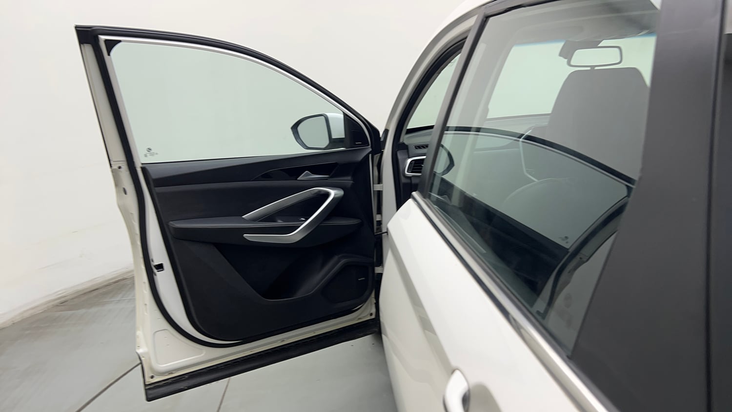 Used 2020 MG Motors Hector Sharp 1.5 DCT Petrol Petrol Automatic interior LEFT FRONT DOOR OPEN VIEW