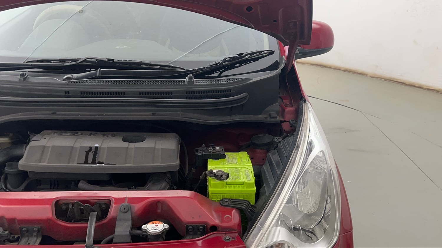 Used 2015 Hyundai Eon Magna O Petrol Manual engine ENGINE LEFT SIDE HINGE & APRON VIEW