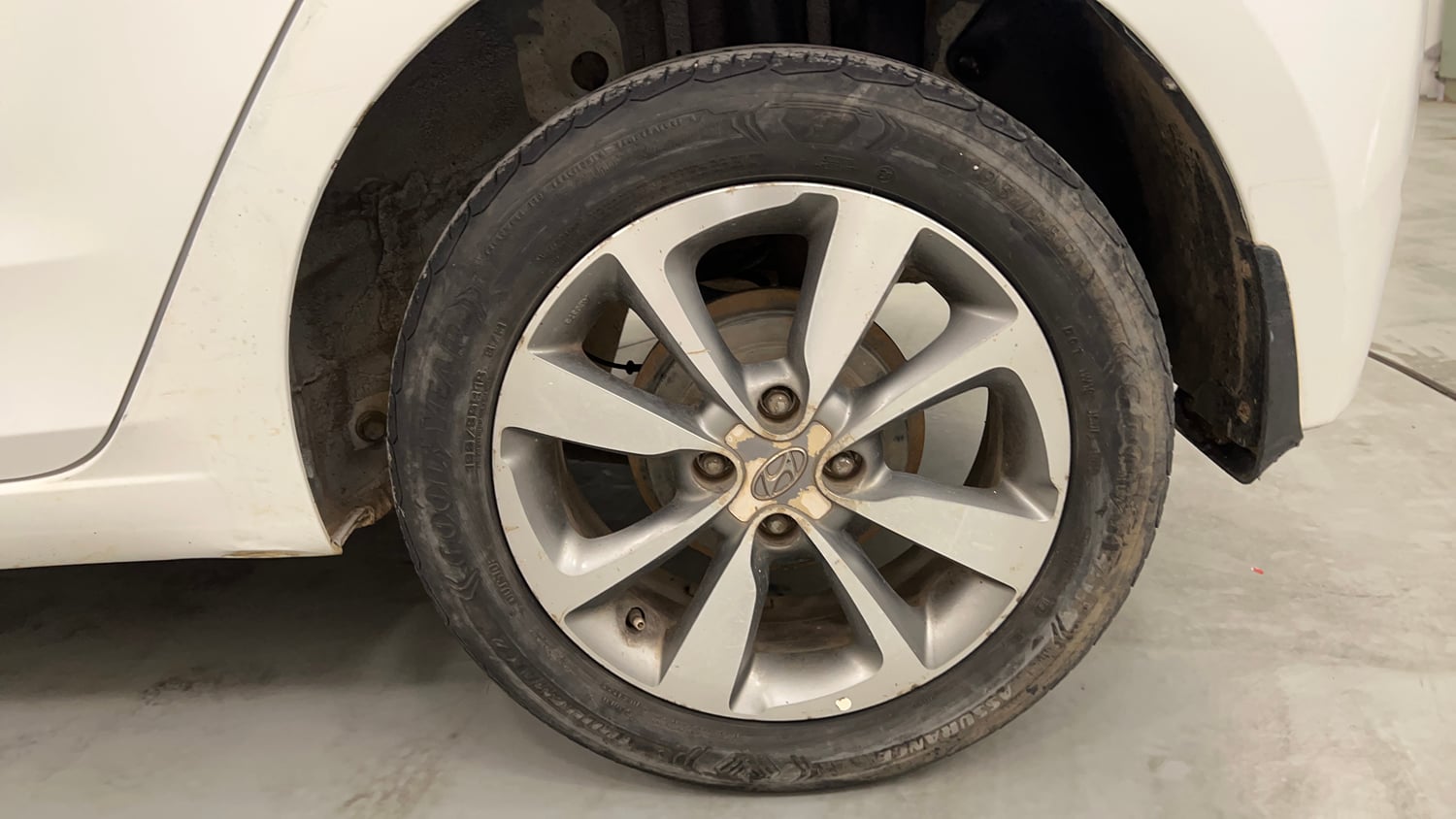 Used 2017 Hyundai Elite i20 Asta 1.2 Dual Tone Petrol Manual tyres LEFT REAR TYRE RIM VIEW