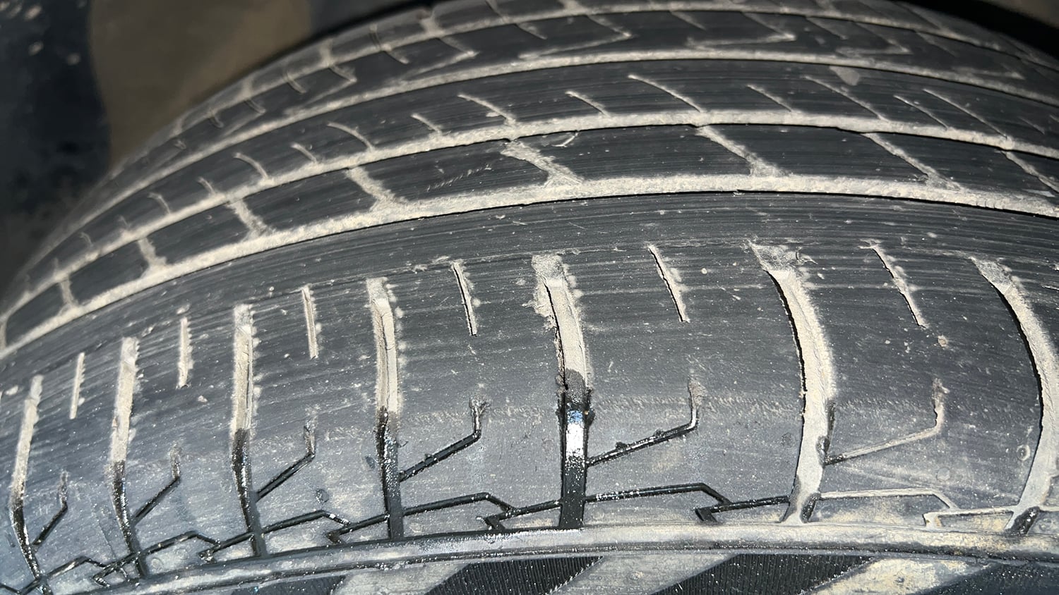 Used 2024 Hyundai Creta 1.5 MPi Petrol MT SX Petrol Manual tyres RIGHT FRONT TYRE TREAD VIEW
