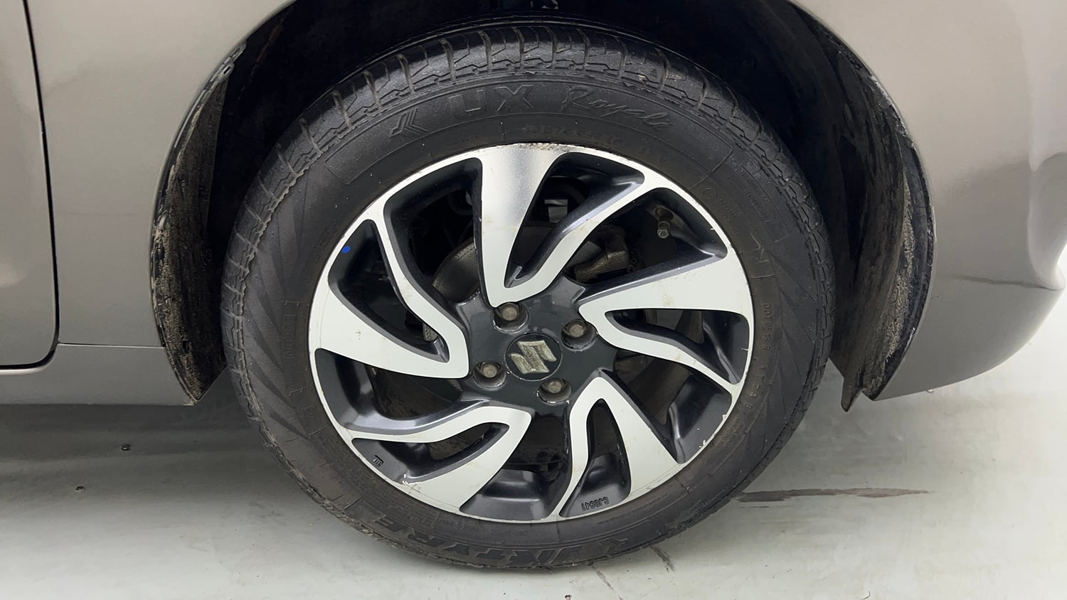 Used 2020 Maruti Suzuki Baleno Alpha Petrol Manual tyres RIGHT FRONT TYRE RIM VIEW