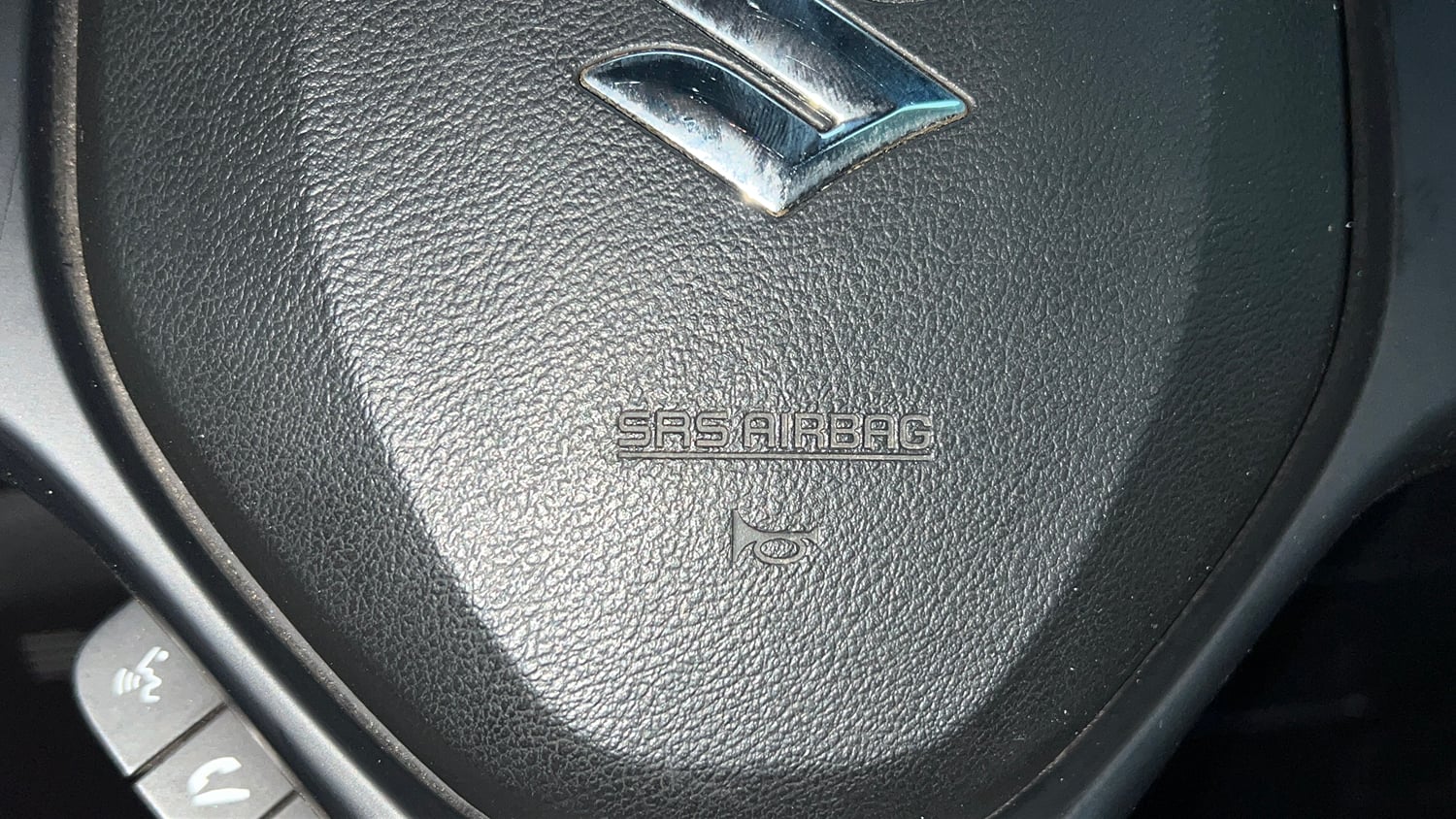Used 2020 Maruti Suzuki Baleno Alpha Petrol Manual top_features Airbags