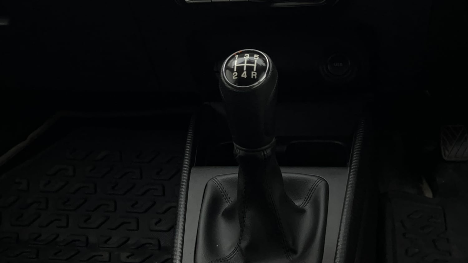 Used 2023 Maruti Suzuki Fronx Delta Plus 1.2L MT Petrol Manual interior GEAR  KNOB VIEW