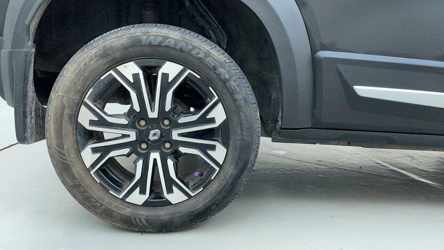 Used 2024 Renault Kiger RXZ MT Petrol Manual tyres RIGHT REAR TYRE RIM VIEW