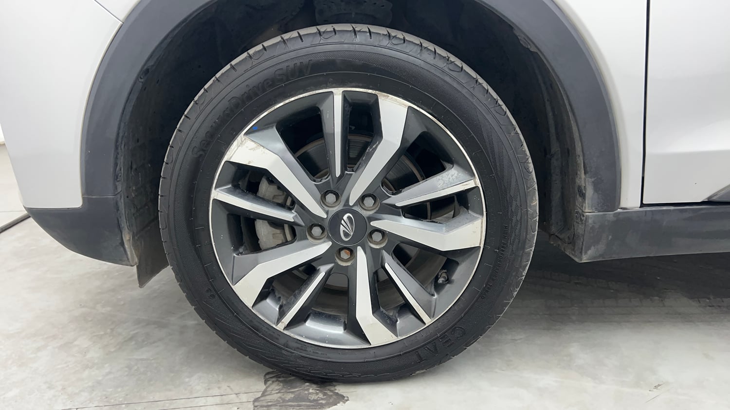 Used 2019 Mahindra XUV 300 1.2 W8 (O) Petrol Manual tyres LEFT FRONT TYRE RIM VIEW